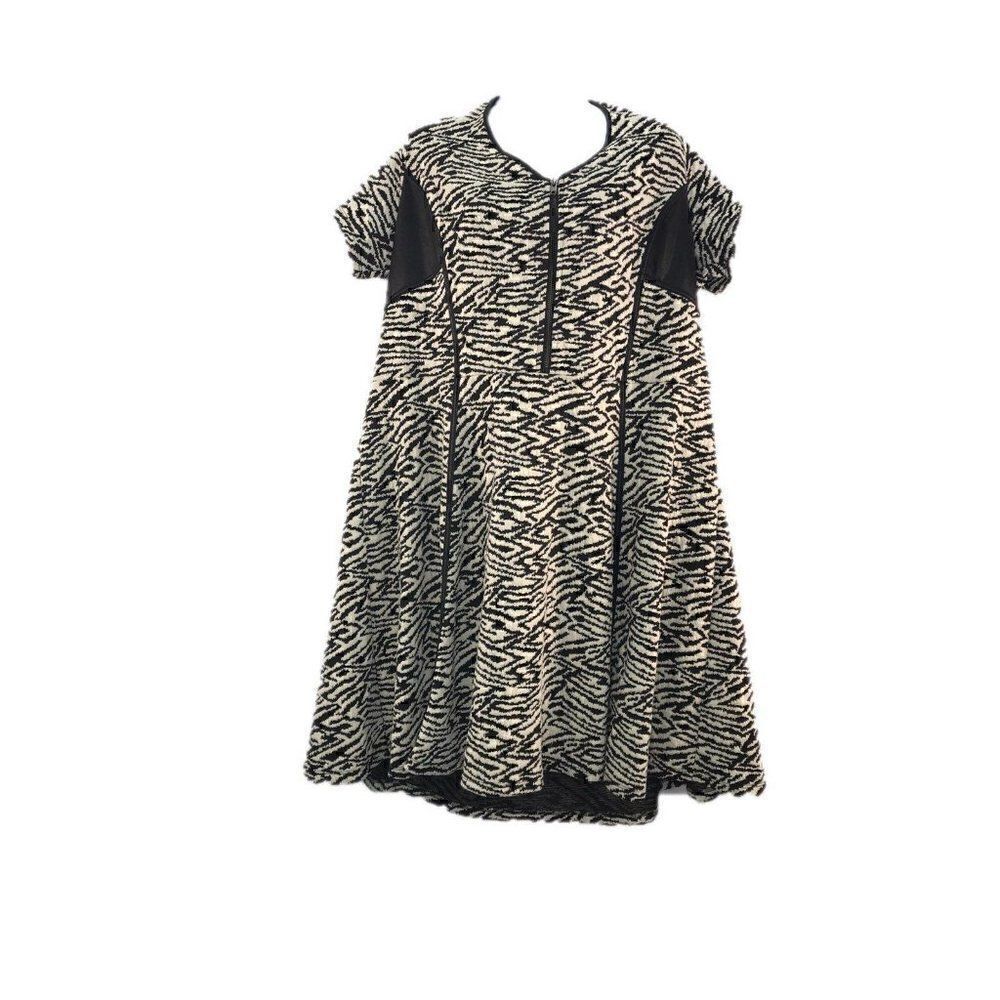 Jessica Simpson NWT Plus Size Zebra-Print Dress 2X‎